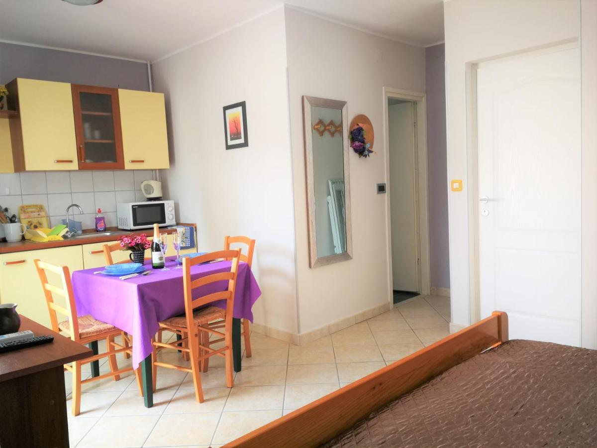 Apartments Bilic With Garden & Swimming Pool - 50M From The Beach Пьешчана-Увала Экстерьер фото